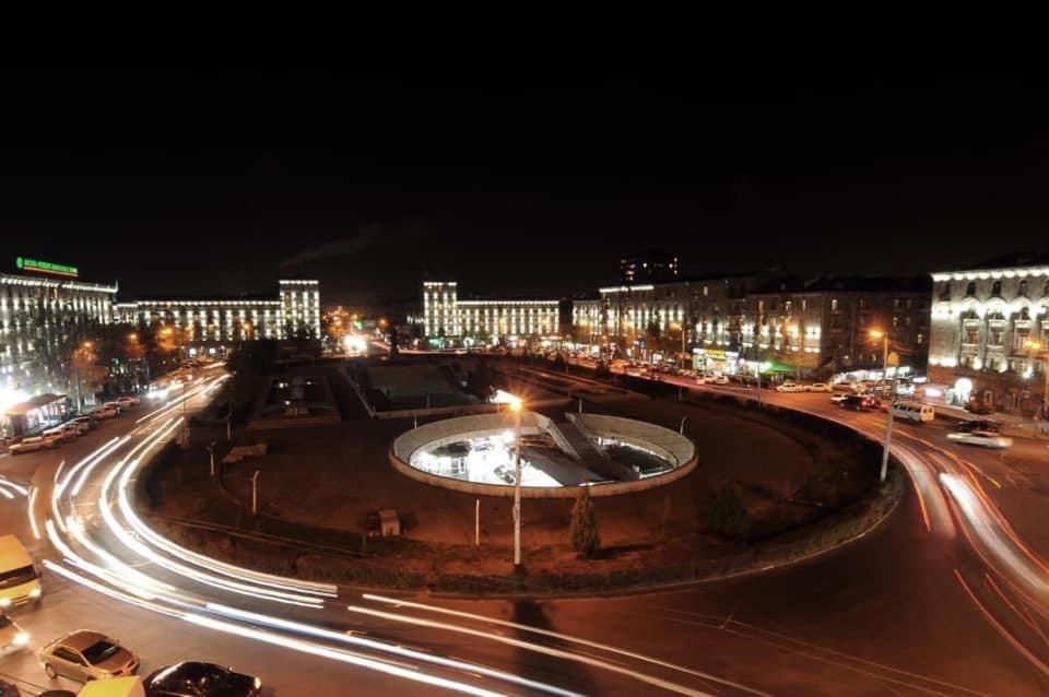 Квартира Около Станции Метро С Балконами Jerevan Exteriör bild