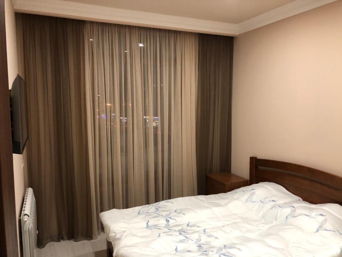 Квартира Около Станции Метро С Балконами Jerevan Exteriör bild