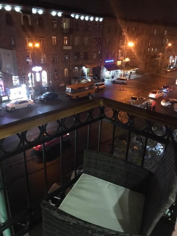 Квартира Около Станции Метро С Балконами Jerevan Exteriör bild